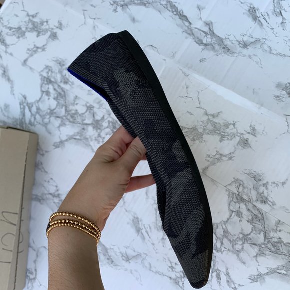 ❌SOLD❌NIB Rothys The Point in Dark Camo Retired - Picture 2 of 9